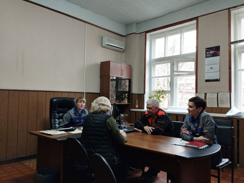 В апреле состоялась аттестация новых сотрудников, прошедших испытательный срок на должности контролеров стекольного производства. 