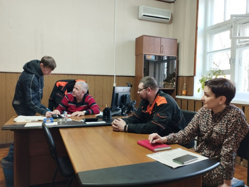 В марте была организована плановая аттестация операторов упаковочной машины.