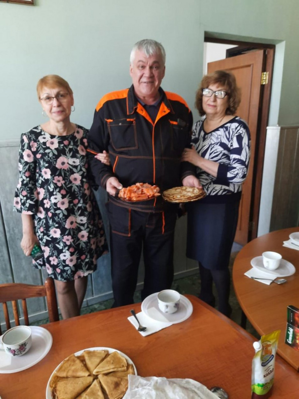 Коллектив ООО «Солстек» отметил масленицу конкурсом блинов и чаепитием.